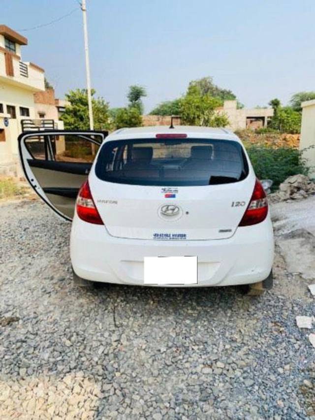 https://images10.gaadi.com/usedcar_image/3680838/original/processed_abede20a-4f9b-4d51-aec5-9753f4aceff7.jpg?imwidth=6401