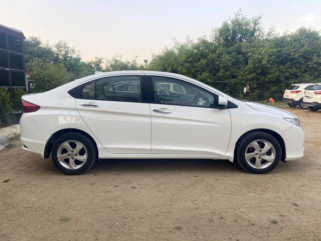 https://images10.gaadi.com/usedcar_image/3680910/original/img2918265__usedcar_img_5388_2918265_1700543802.jpg?imwidth=6401
