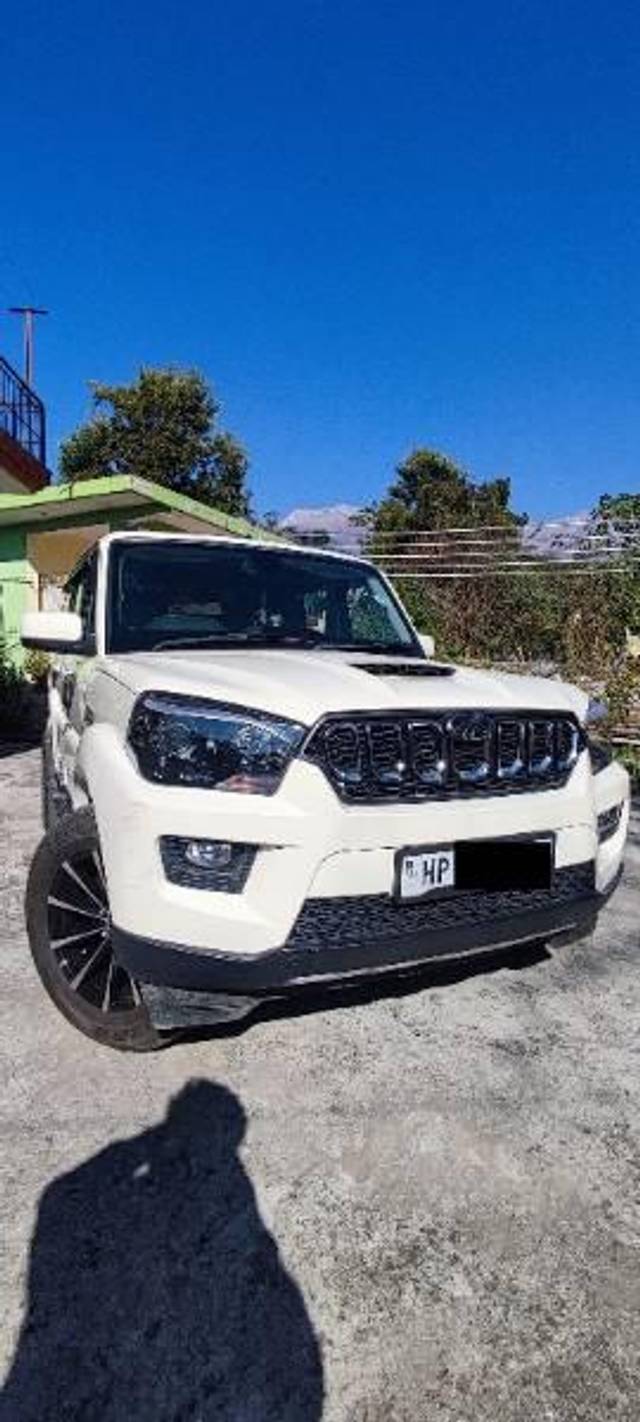 https://images10.gaadi.com/usedcar_image/3681012/original/processed_b4902269-d01e-46ba-821a-a55c709bbfdc.jpg?imwidth=6401