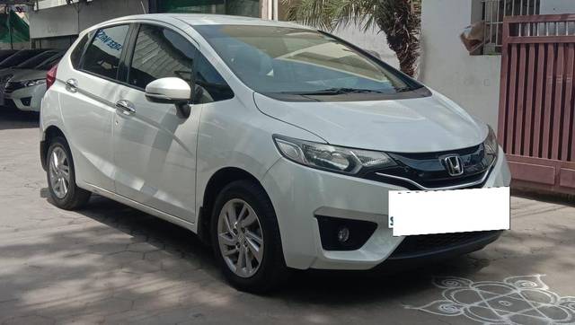 https://images10.gaadi.com/usedcar_image/3681014/original/processed_img2918312__usedcar_4_5701700547281_1700547329.jpeg?imwidth=6400