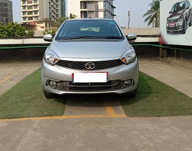 https://images10.gaadi.com/usedcar_image/3681022/original/processed_img2918316__used_car_2918316_1701518705.jpg?imwidth=6400