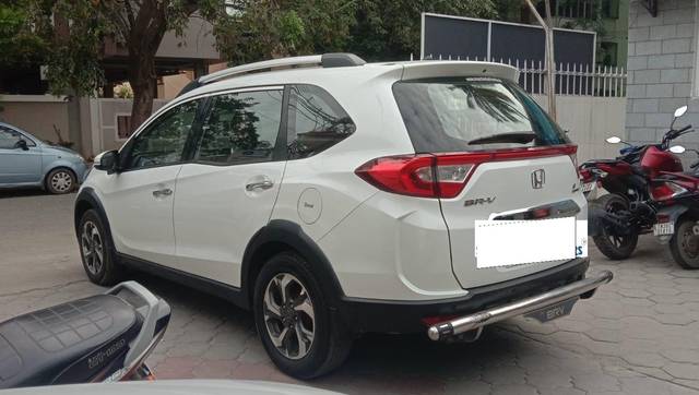 https://images10.gaadi.com/usedcar_image/3681068/original/processed_img2918347__usedcar_17_5701700548729_1700548746.jpeg?imwidth=6402