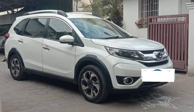 https://images10.gaadi.com/usedcar_image/3681068/original/processed_img2918347__usedcar_4_5701700548729_1700548745.jpeg?imwidth=6400