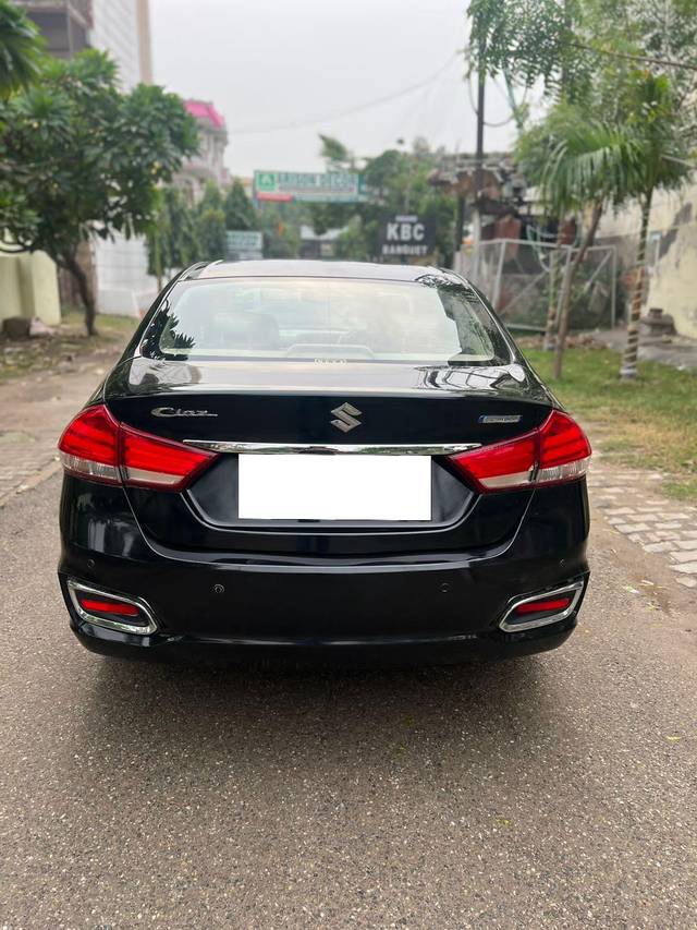 https://images10.gaadi.com/usedcar_image/3681071/original/processed_img2918349__used_car_2918349_1700549044.jpg?imwidth=6402