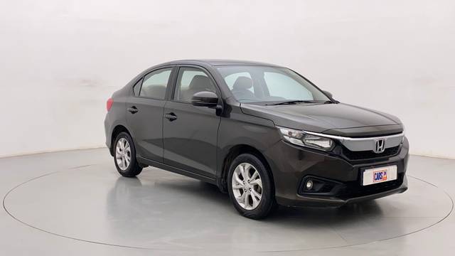 https://images10.gaadi.com/usedcar_image/3681079/original/b6879714-6f5b-44e3-8a50-34c722928738__44.jpg?imwidth=6400