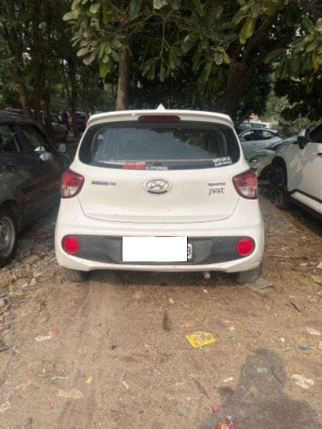 https://images10.gaadi.com/usedcar_image/3681092/original/processed_020e7e48-0720-47f9-8ea9-b0ef1ba8dcbb.jpg?imwidth=6402