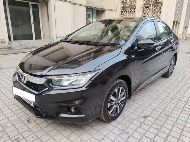 https://images10.gaadi.com/usedcar_image/3681156/original/processed_img2918393__used_car_2918393_1700552029.jpg?imwidth=6400