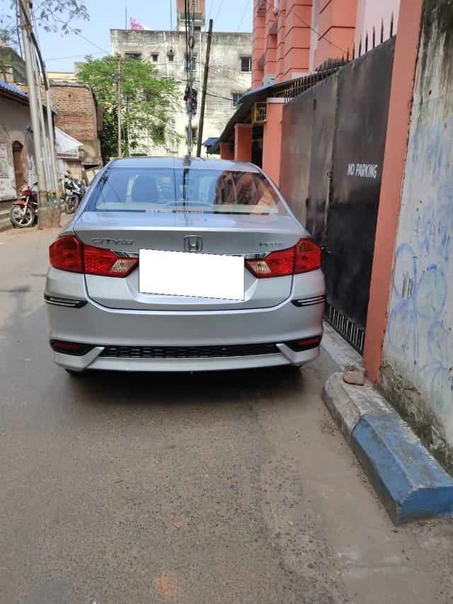 https://images10.gaadi.com/usedcar_image/3681189/original/processed_img2918409__used_car_2918409_1700553407.jpg?imwidth=6401
