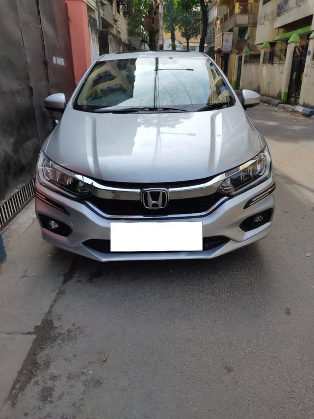 https://images10.gaadi.com/usedcar_image/3681189/original/processed_img2918409__used_car_2918409_1700553428.jpg?imwidth=6400