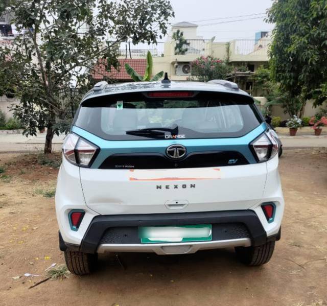 https://images10.gaadi.com/usedcar_image/3681226/original/processed_74e75dc7-804b-4fb5-a7cb-a95e44669e4d.jpeg?imwidth=6401