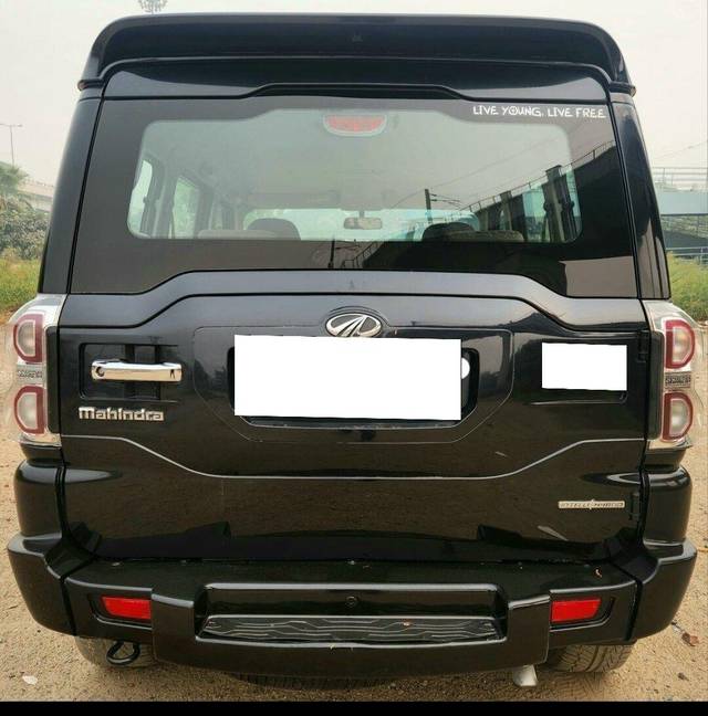 https://images10.gaadi.com/usedcar_image/3681228/original/processed_img2918424__used_car_2918424_1700555335.jpg?imwidth=6402