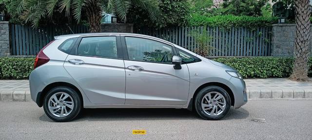 https://images10.gaadi.com/usedcar_image/3681299/original/processed_img2918453__used_car_2918453_1700558386.jpg?imwidth=6401