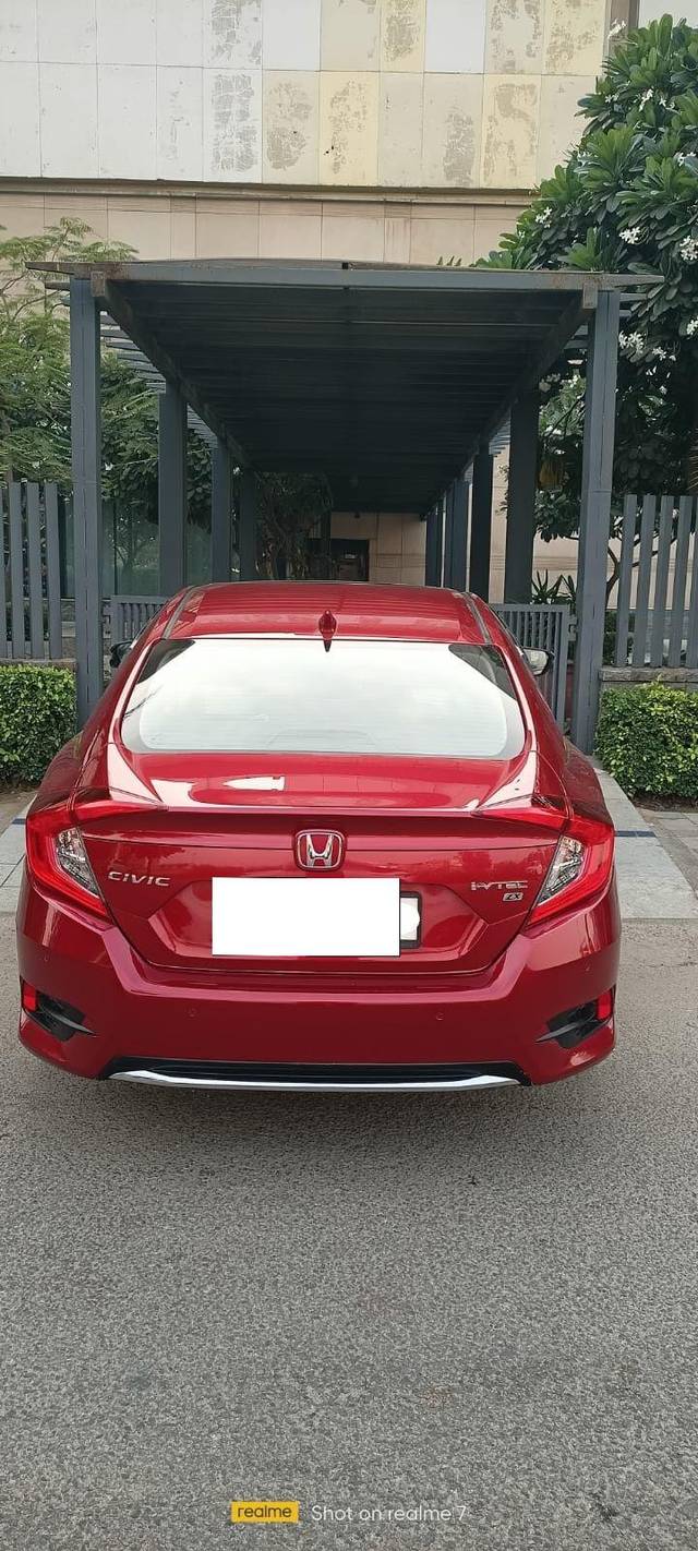 https://images10.gaadi.com/usedcar_image/3681305/original/processed_img2918457__used_car_2918457_1700558597.jpg?imwidth=6402
