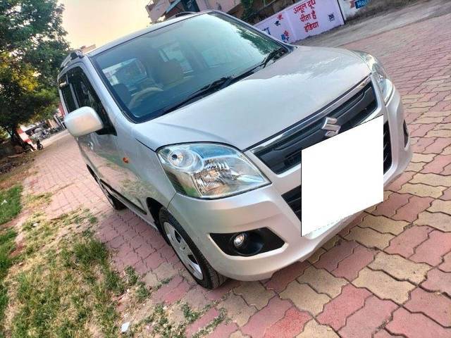 https://images10.gaadi.com/usedcar_image/3681352/original/processed_18f18112-ae18-4a5a-b5a6-89bd6e0455b4.jpeg?imwidth=6400