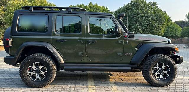 https://images10.gaadi.com/usedcar_image/3681353/original/processed_img2918488__used_car_2918488_1704262833.jpg?imwidth=6401