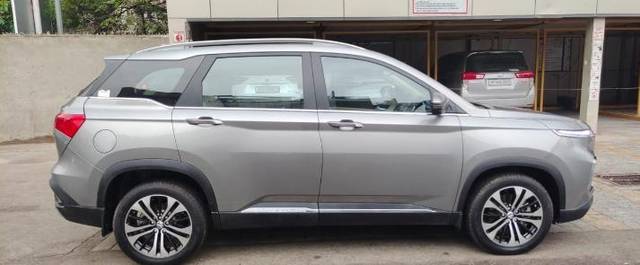 https://images10.gaadi.com/usedcar_image/3681451/original/img2918542__used_car_2918542_1700563243.jpg?imwidth=6401