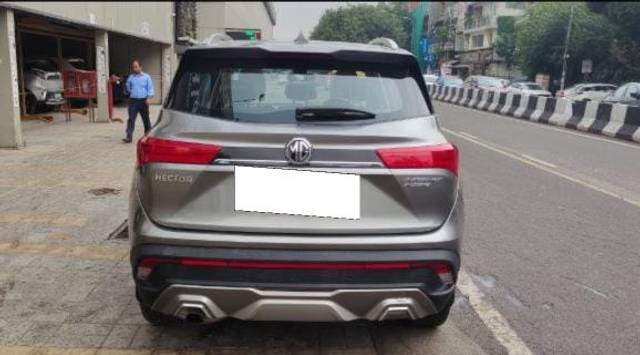 https://images10.gaadi.com/usedcar_image/3681451/original/processed_img2918542__used_car_2918542_1700563241.jpg?imwidth=6402