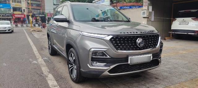https://images10.gaadi.com/usedcar_image/3681451/original/processed_img2918542__used_car_2918542_1700563248.jpg?imwidth=6400