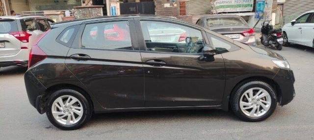https://images10.gaadi.com/usedcar_image/3681464/original/processed_img2918549__used_car_2918549_1700563897.jpg?imwidth=6401