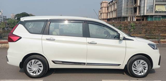 https://images10.gaadi.com/usedcar_image/3681502/original/processed_img2918566__used_car_2918566_1700564897.jpg?imwidth=6401