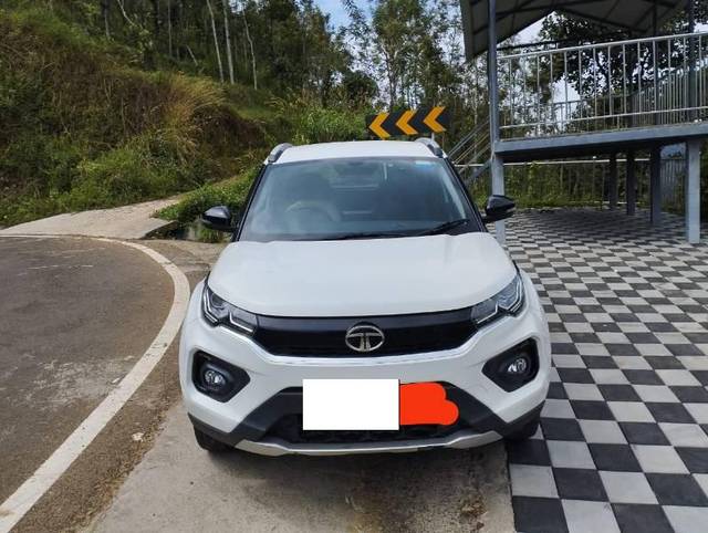 https://images10.gaadi.com/usedcar_image/3681531/original/processed_1d3907ff-713f-454a-a29b-cc2aa26b2679.jpg?imwidth=6400