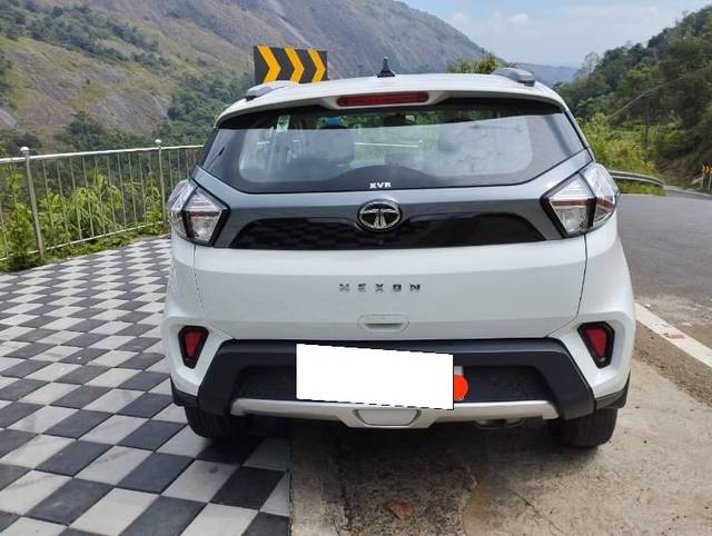 https://images10.gaadi.com/usedcar_image/3681531/original/processed_dd9eed6c-5a32-4340-9e63-c0c824af398f.jpg?imwidth=6402