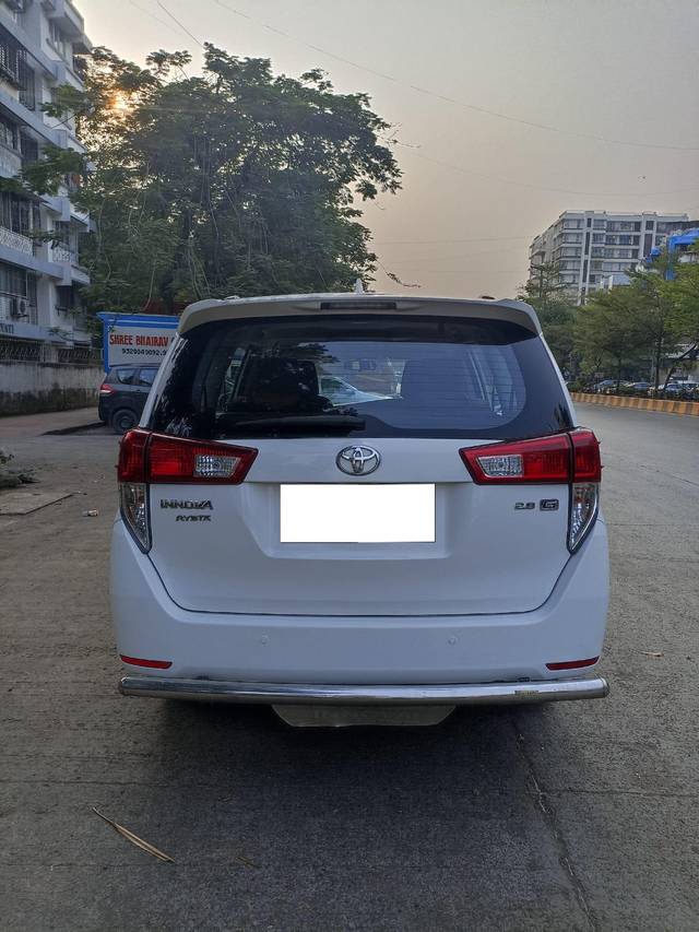 https://images10.gaadi.com/usedcar_image/3681547/original/processed_img2918598__used_car_2918598_1700565896.jpg?imwidth=6402
