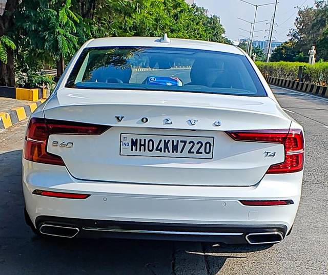 https://images10.gaadi.com/usedcar_image/3681550/original/processed_img2918601__usedcar_img_20231011_wa0080_2918601_1700566024.jpg?imwidth=6402