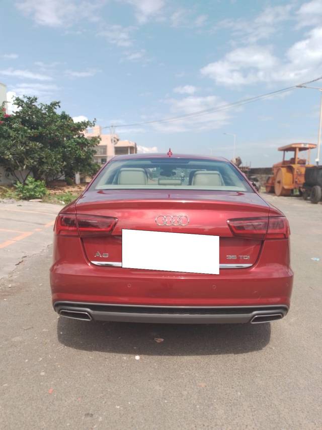 https://images10.gaadi.com/usedcar_image/3681569/original/processed_img2918611__used_car_2918611_1700566457.jpg?imwidth=6402