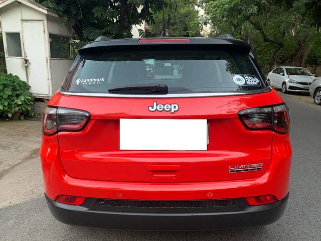 https://images10.gaadi.com/usedcar_image/3681587/original/processed_img2918620__usedcar_photo_2023_10_08_18_00_43_5_3511700566810_1700566876.jpg?imwidth=6402