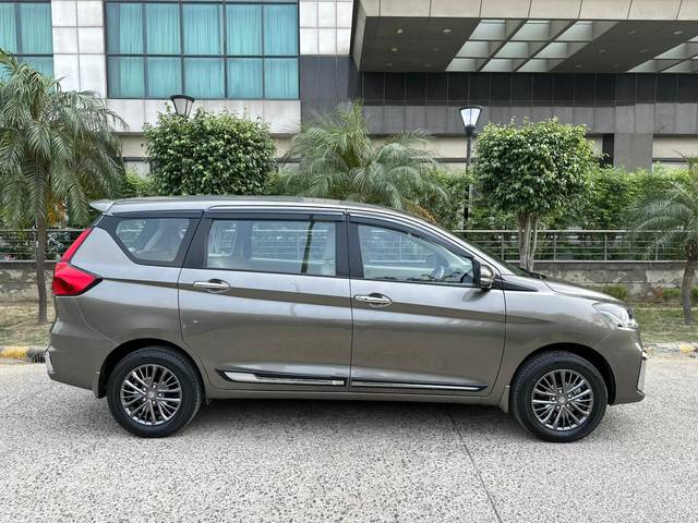 https://images10.gaadi.com/usedcar_image/3681643/original/img2918649__used_car_2918649_1700569089.jpg?imwidth=6401