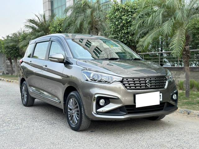 https://images10.gaadi.com/usedcar_image/3681643/original/processed_img2918649__used_car_2918649_1700569090.jpg?imwidth=6400