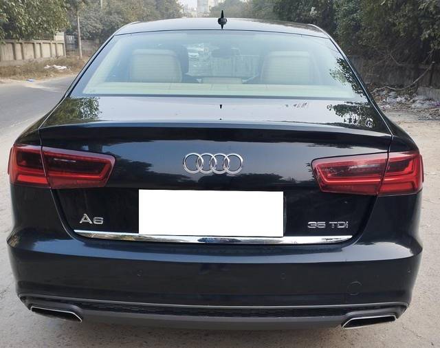 https://images10.gaadi.com/usedcar_image/3681651/original/processed_img2918654__used_car_2918654_1700569296.jpg?imwidth=6402