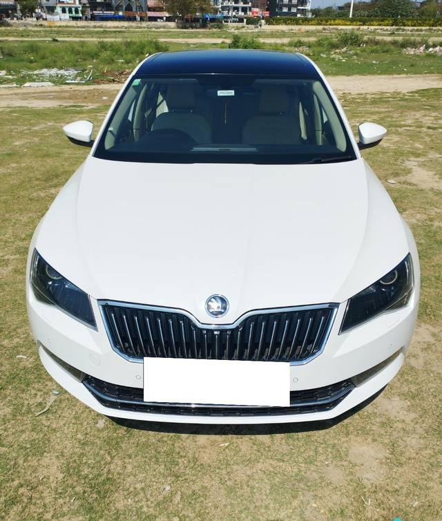 https://images10.gaadi.com/usedcar_image/3681666/original/processed_img2918660__used_car_2918660_1700569999.jpg?imwidth=6400