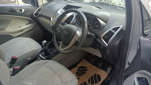 https://images10.gaadi.com/usedcar_image/3681684/original/img2918674__usedcar_photo_2023_07_20_18_07_53_1_3511700569980_1700570029.jpg?imwidth=6402