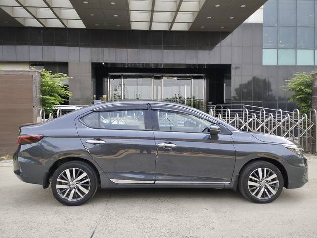 https://images10.gaadi.com/usedcar_image/3681701/original/img2918683__used_car_2918683_1700570847.jpg?imwidth=6401