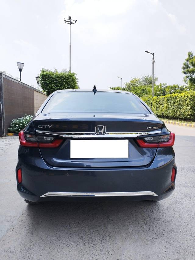 https://images10.gaadi.com/usedcar_image/3681701/original/processed_img2918683__used_car_2918683_1700570842.jpg?imwidth=6402