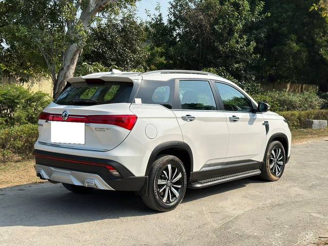 https://images10.gaadi.com/usedcar_image/3681709/original/processed_img2918689__used_car_2918689_1700571096.jpg?imwidth=6402