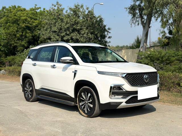 https://images10.gaadi.com/usedcar_image/3681709/original/processed_img2918689__used_car_2918689_1700571098.jpg?imwidth=6400