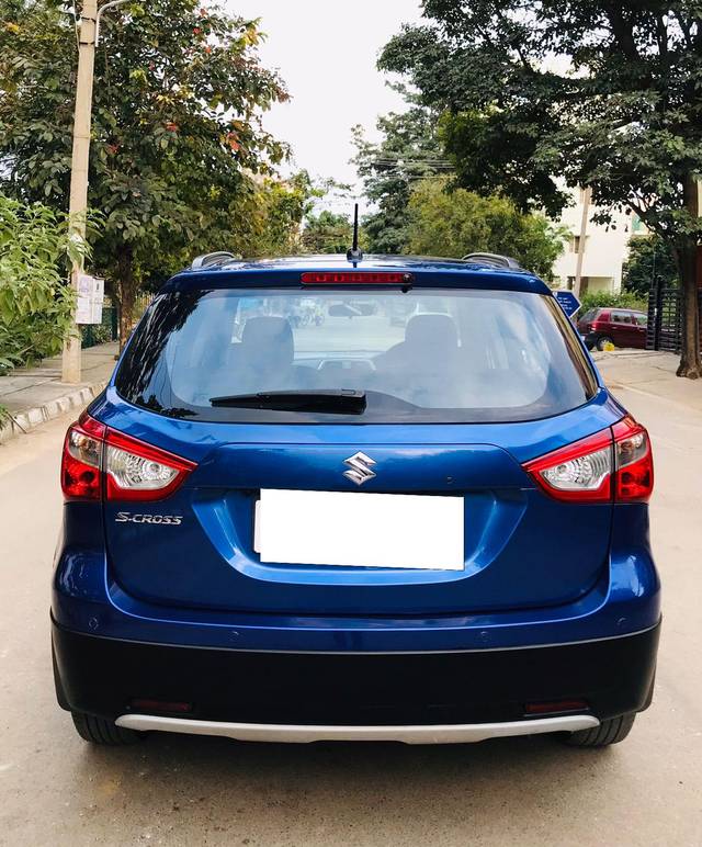 https://images10.gaadi.com/usedcar_image/3681794/original/processed_img2918731__used_car_2918731_1700573818.jpg?imwidth=6402