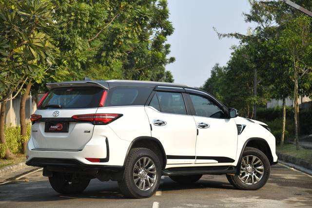 https://images10.gaadi.com/usedcar_image/3681836/original/processed_img2918751__used_car_2918751_1700575941.jpg?imwidth=6402