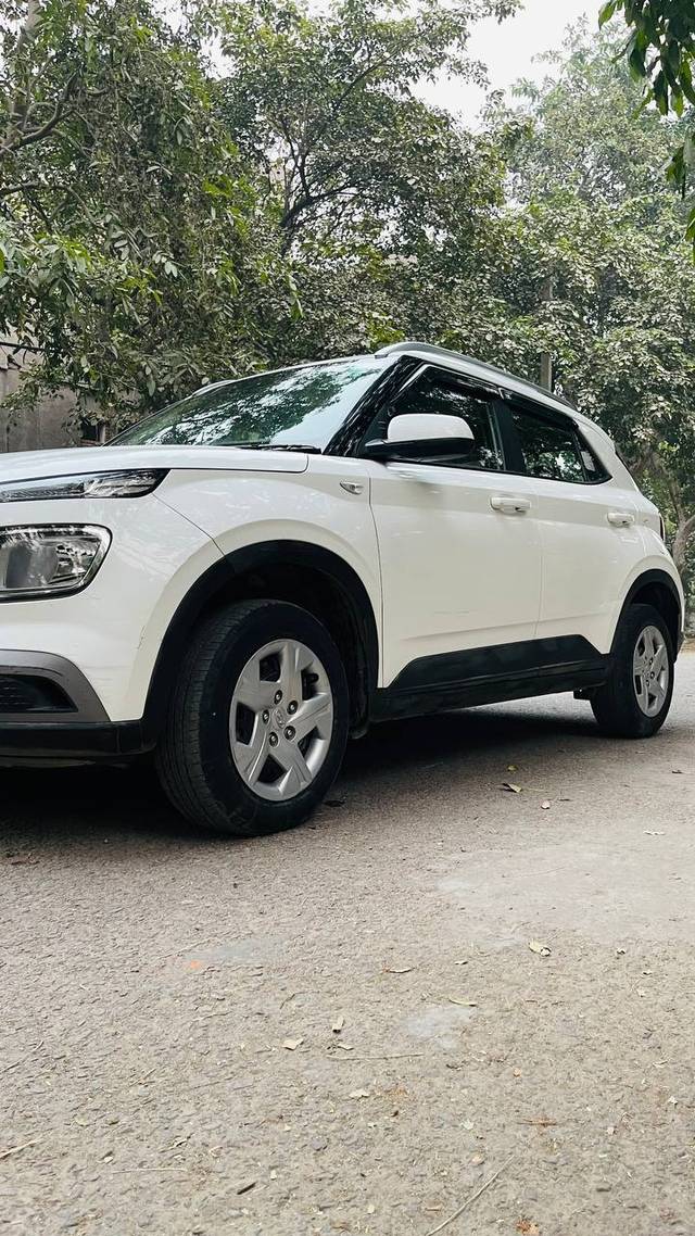https://images10.gaadi.com/usedcar_image/3681883/original/img2918765__used_car_2918765_1700577890.jpg?imwidth=6400