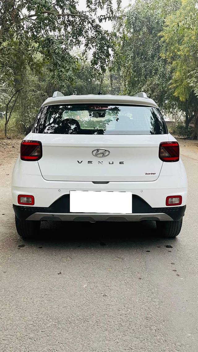 https://images10.gaadi.com/usedcar_image/3681883/original/processed_img2918765__used_car_2918765_1700577889.jpg?imwidth=6401
