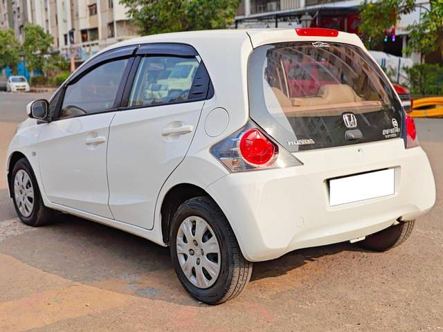 https://images10.gaadi.com/usedcar_image/3681926/original/processed_img2918770__used_car_2918770_1700579941.jpg?imwidth=6402