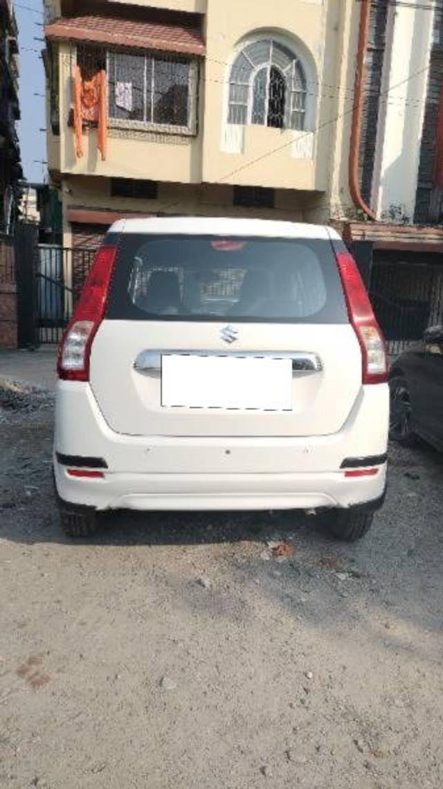https://images10.gaadi.com/usedcar_image/3681979/original/processed_606e3247-b781-4b40-80ae-c59276ca821b.jpg?imwidth=6401