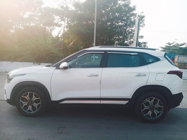 https://images10.gaadi.com/usedcar_image/3682082/original/processed_img2918781__used_car_2918781_1700590677.jpg?imwidth=6402