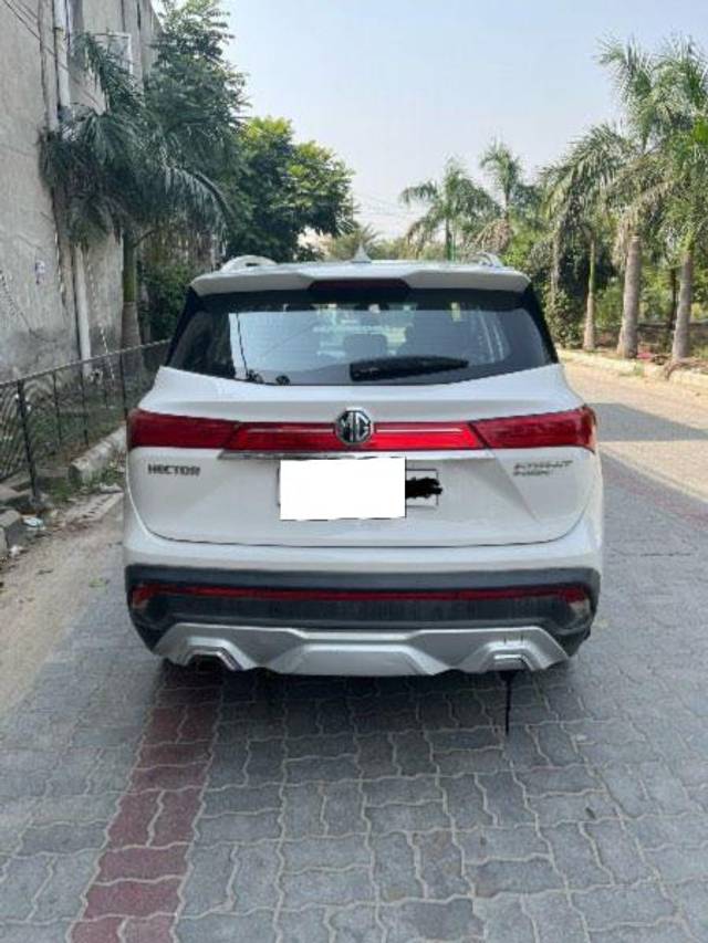 https://images10.gaadi.com/usedcar_image/3682105/original/processed_5ff569db-b96a-4172-8517-13fe3aa06368.jpeg?imwidth=6402