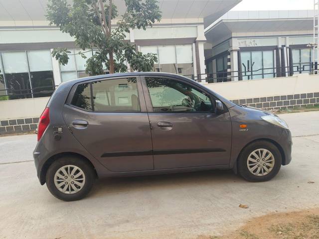 https://images10.gaadi.com/usedcar_image/3682142/original/processed_img2918786__used_car_2918786_1700604622.jpg?imwidth=6401