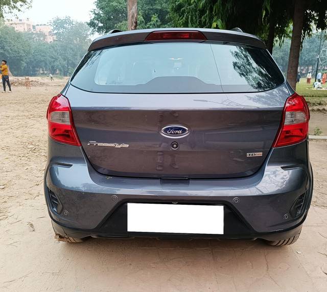 https://images10.gaadi.com/usedcar_image/3682272/original/processed_img2918829__used_car_2918829_1700627019.jpg?imwidth=6402