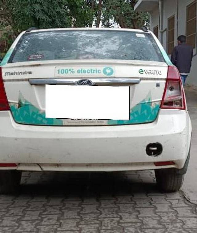 https://images10.gaadi.com/usedcar_image/3682368/original/processed_img2918877__usedcar_02_2161700630700_1700630713.jpeg?imwidth=6401